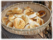 行田市内のおせんべいのお店へ